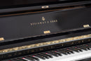Klavier Steinway & Sons V-125